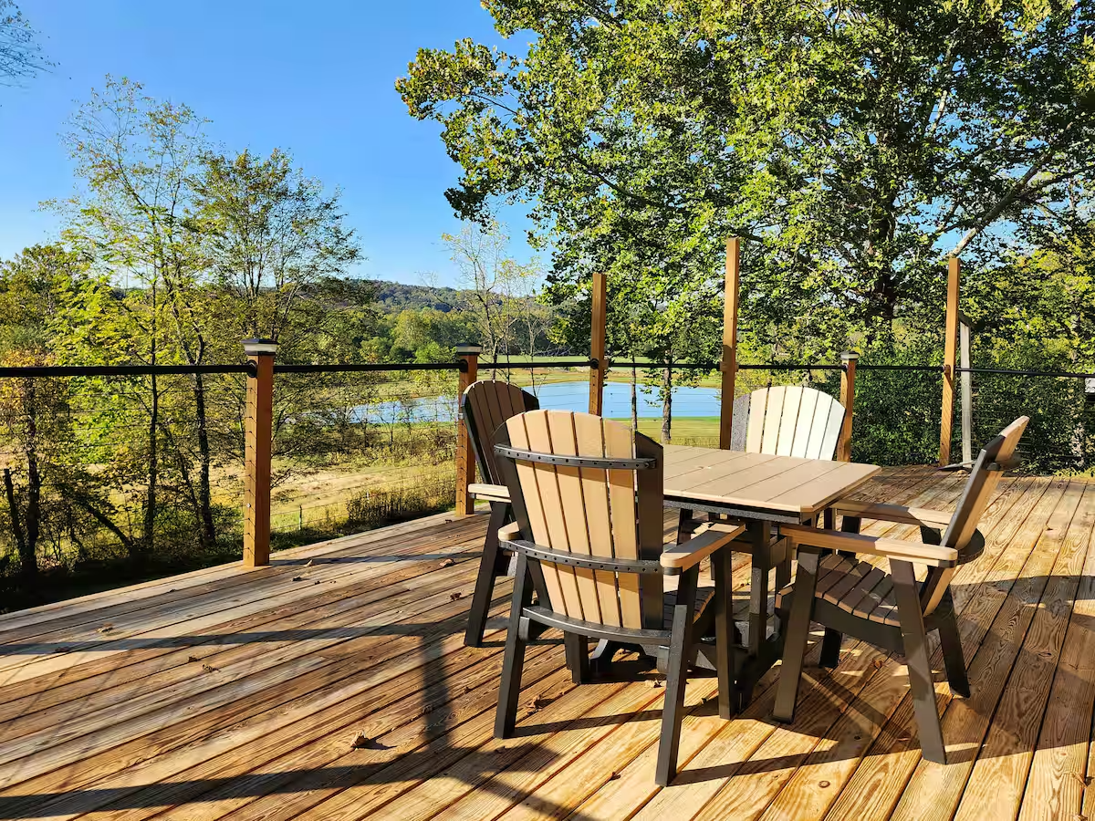 Front exterior of Snickers Ridge Lodge with wraparound deck