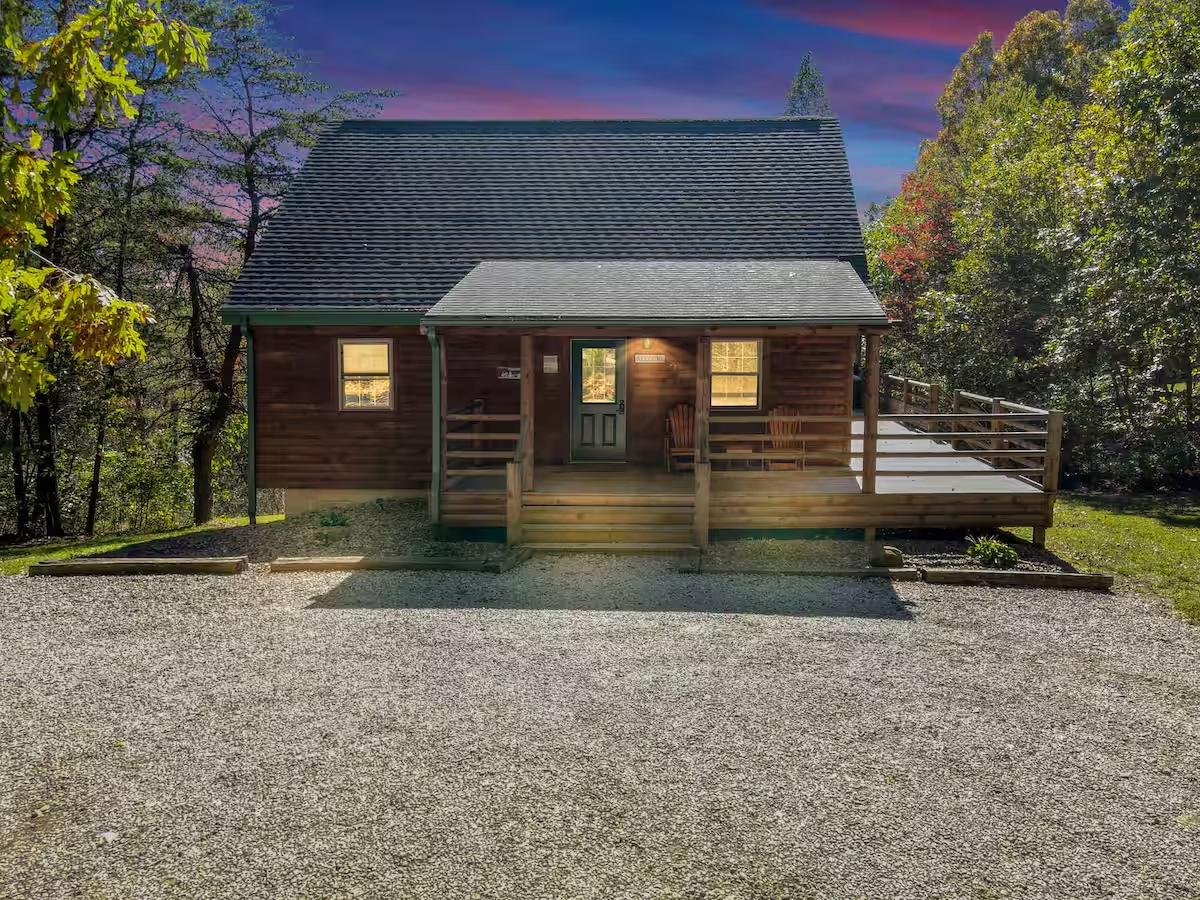 Front exterior of Tree Top Lodge with wraparound deck